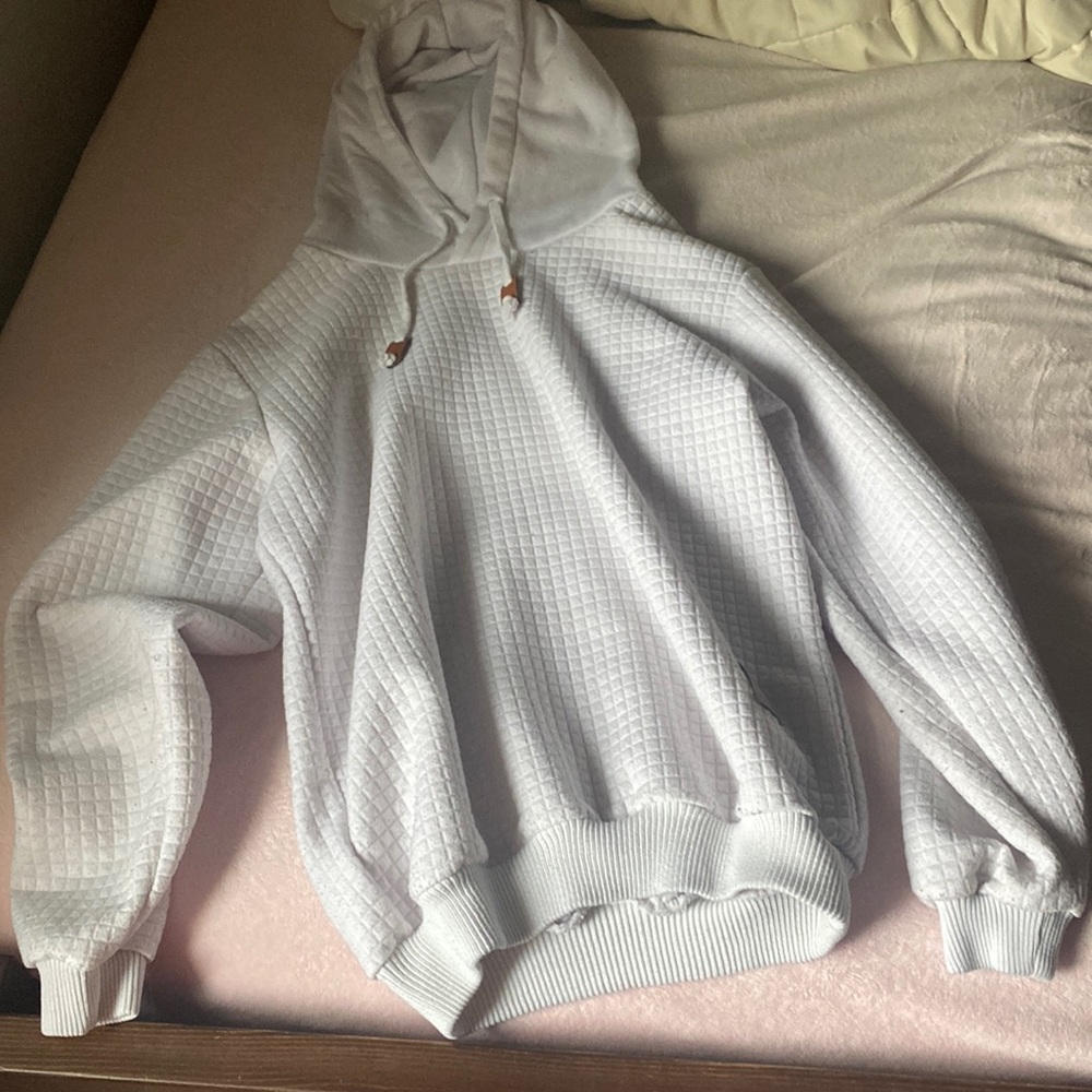 White vouge sport quilted hoodie